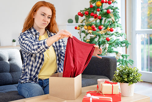 Jak se zbavit nevhodného dárku k Vánocům?