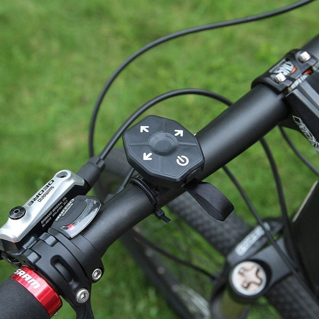 Chytrá helma SafeTec TYR 3, XL, LED blinkry, bluetooth, bílá