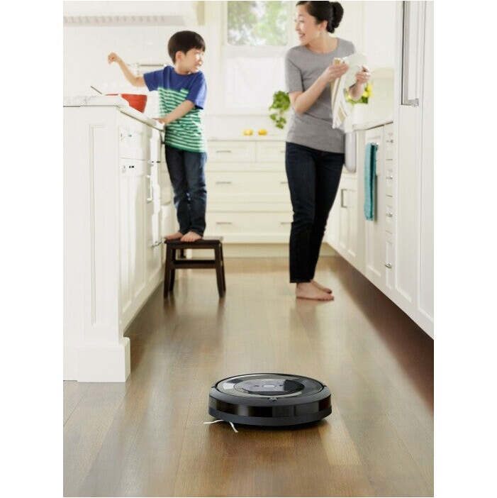Robotický vysavač iRobot Roomba E5 Black, WiFi ROZBALENO