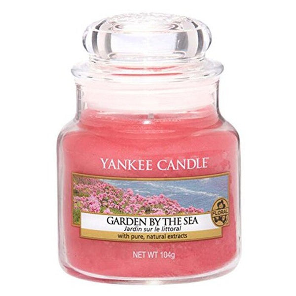 Levně Svíčka Yankee candle Zahrada u moře, 104g